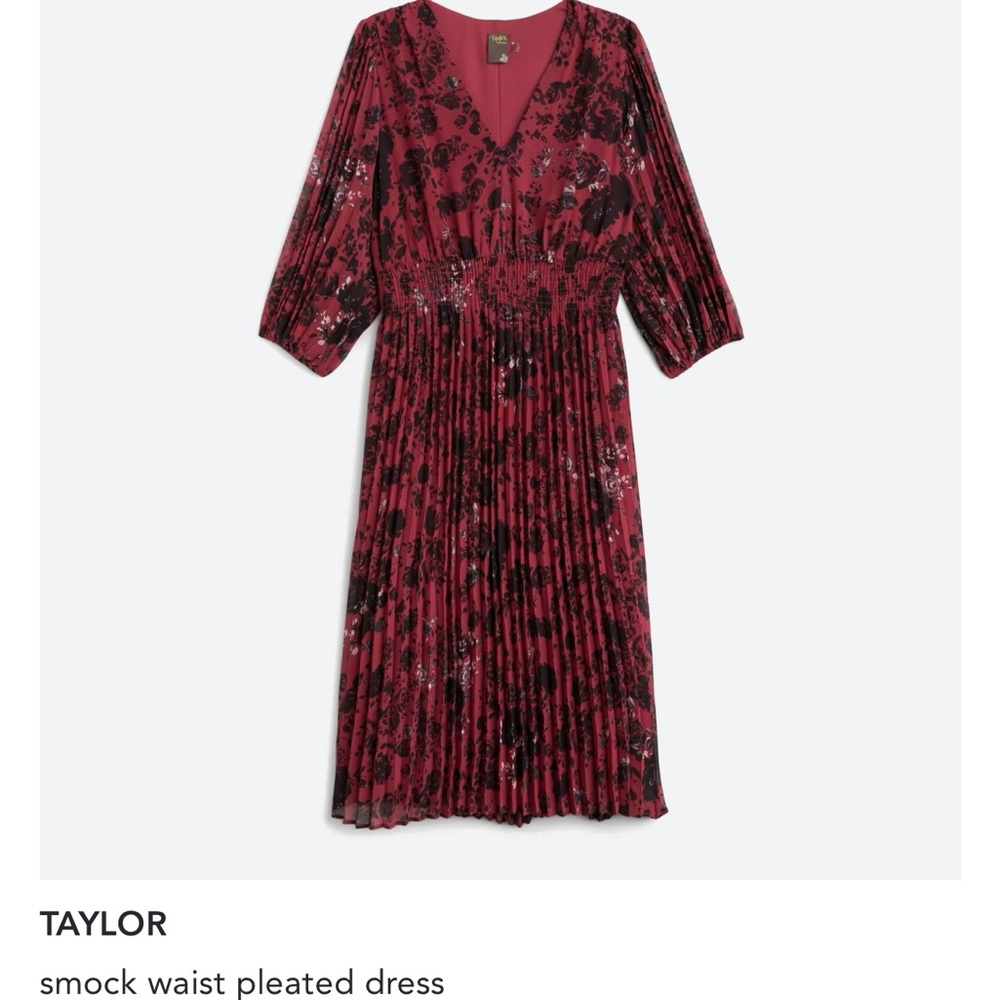 Dress smocked waist pleated in dark floral print
